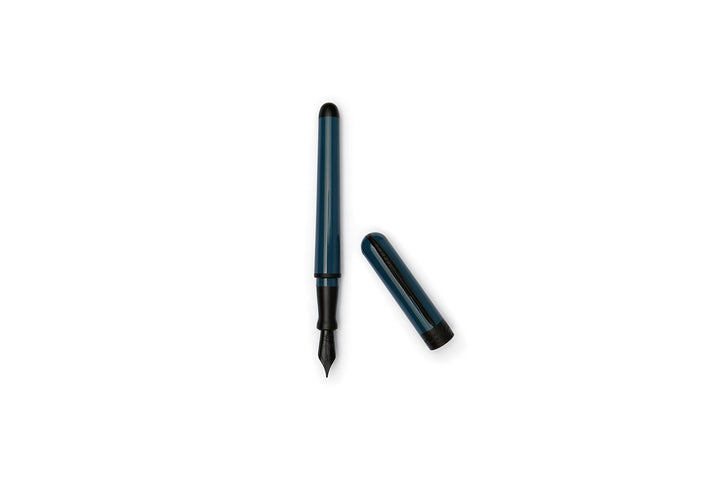 Pineider Avatar UR Blu Lapis Opaca Penna Stilografica Finiture Nero Matt