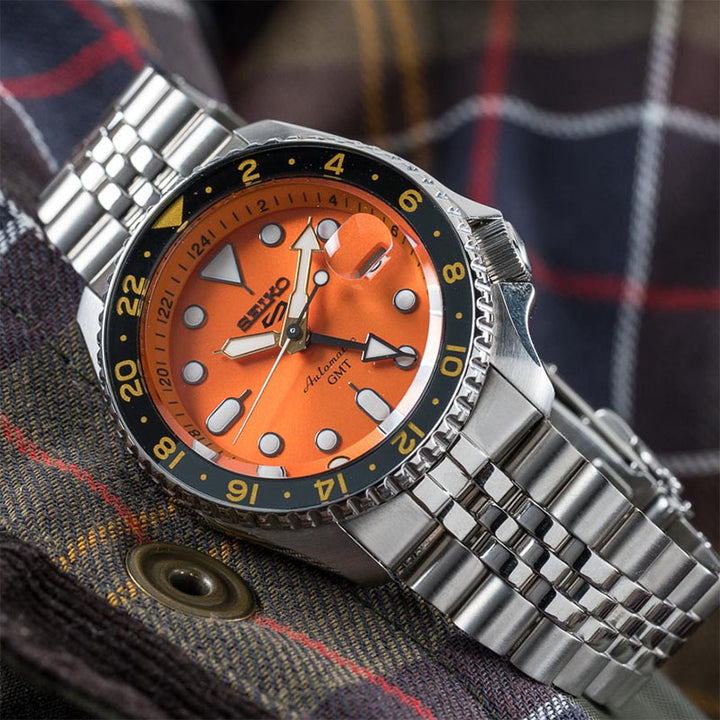 Orologio Seiko 5 GMT Nemo Arancione Lunetta Nera e Grigia Jubilee